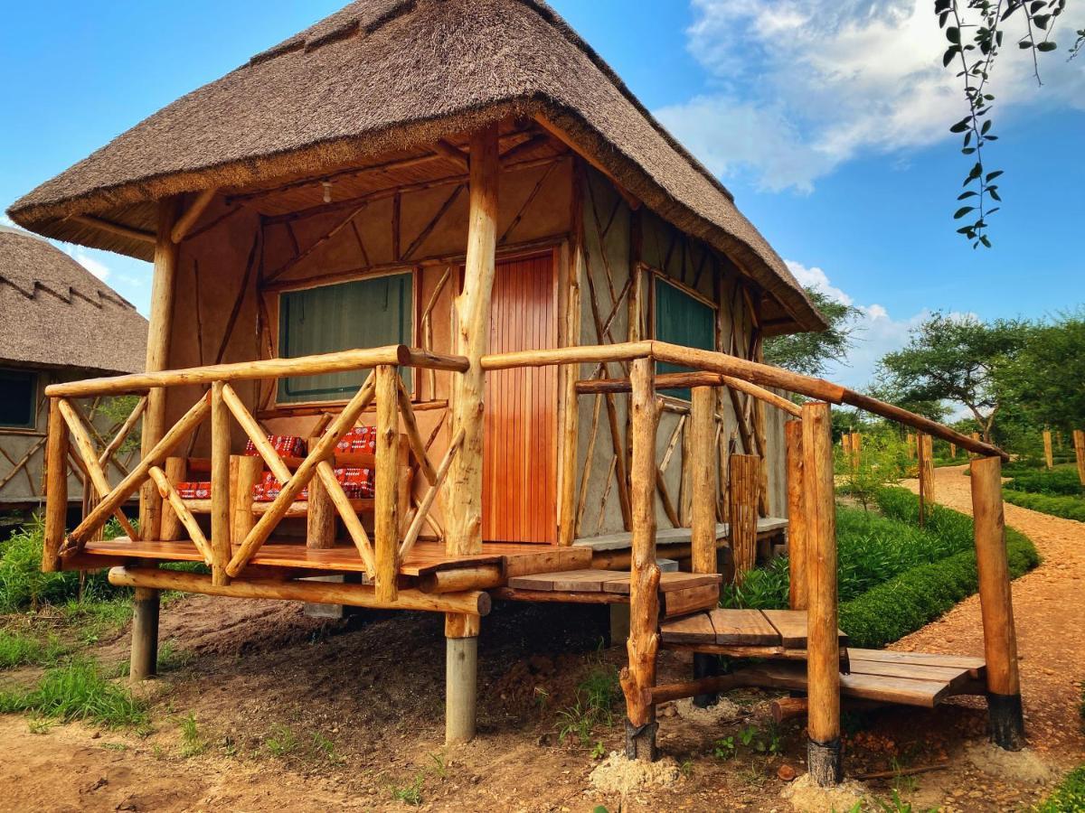 Murchison Falls Bamboo Village Paraa Buitenkant foto