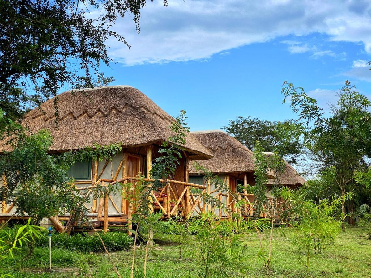 Murchison Falls Bamboo Village Paraa Buitenkant foto