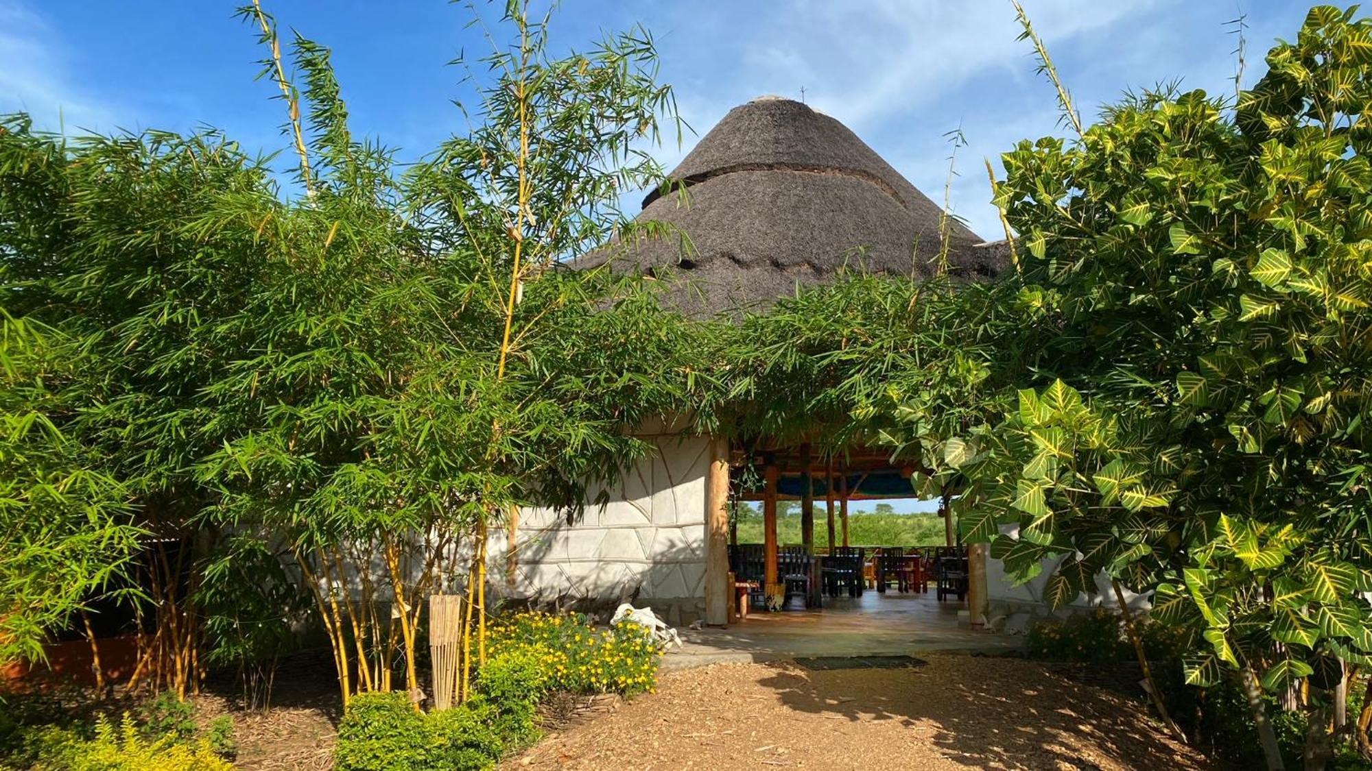 Murchison Falls Bamboo Village Paraa Buitenkant foto